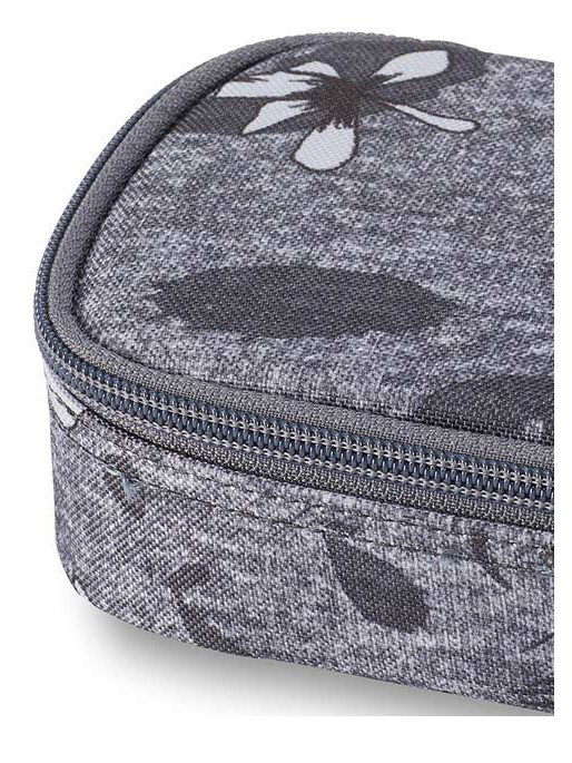 DAKINE SCHOOL CASE