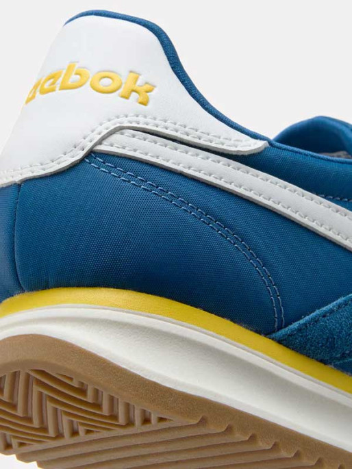 REEBOK Обувки WORLD 70