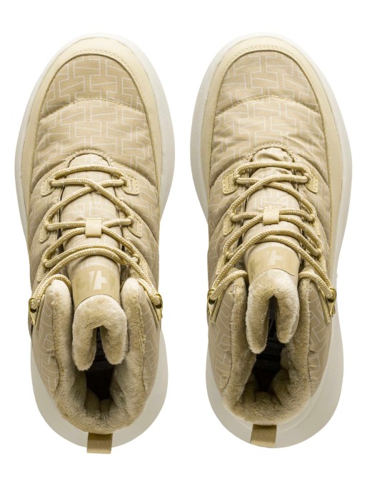 HELLY HANSEN