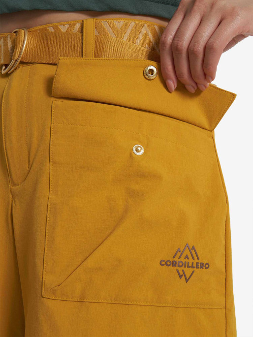 CORDILLERO Pantaloni scurti Travel Female