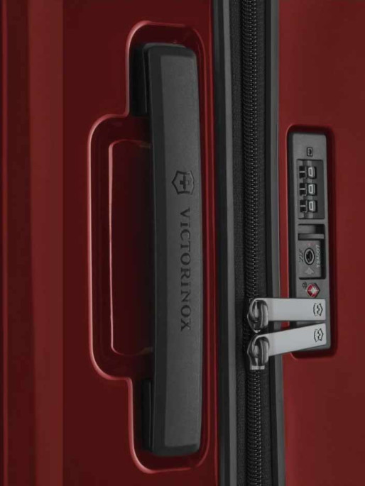 VICTORINOX Куфар Airox Medium Hardside Case