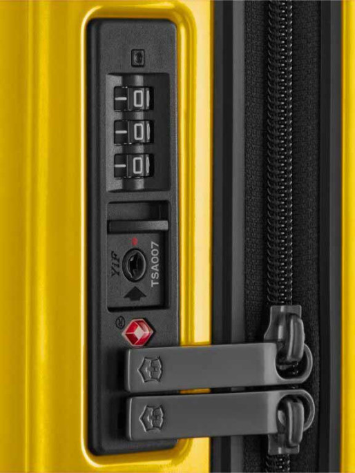 VICTORINOX Куфар Airox Medium Hardside Case