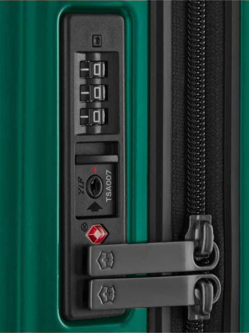 VICTORINOX Куфар Airox Medium Hardside Case