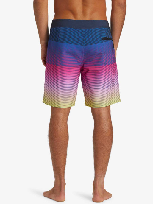 QUIKSILVER SURFSILK MASSIVE 18 Board Shorts