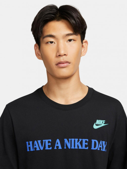 NIKE M ESS+ STMT 4 Tee