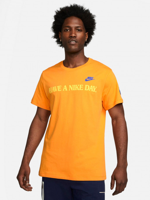 NIKE M ESS+ STMT 4 Tee