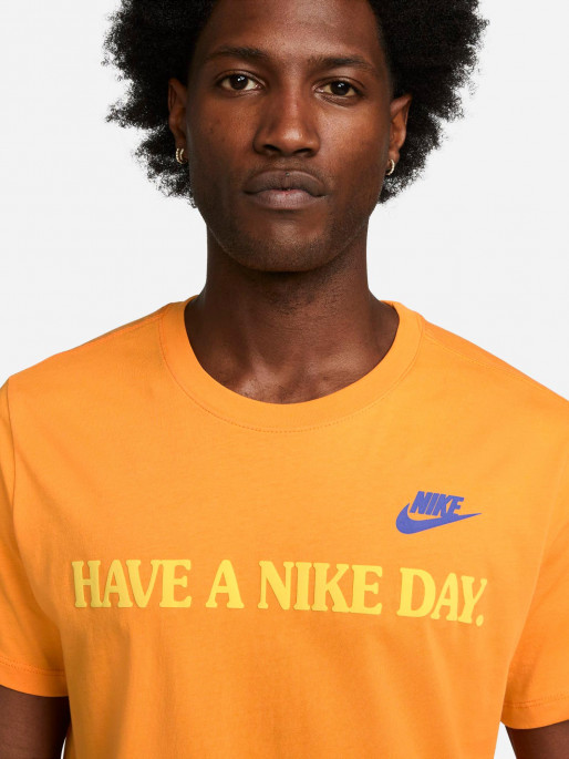 NIKE M ESS+ STMT 4 Tee