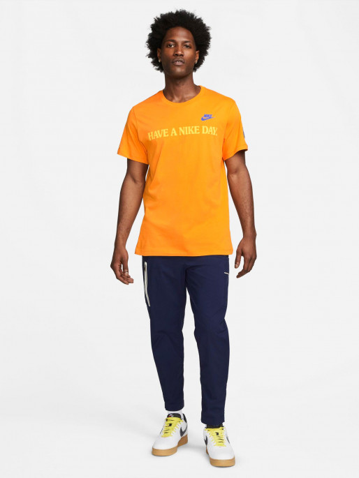 NIKE M ESS+ STMT 4 Tee