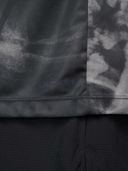 NIKE T-Shirts M NK DF RUN DVN RISE 365 SS