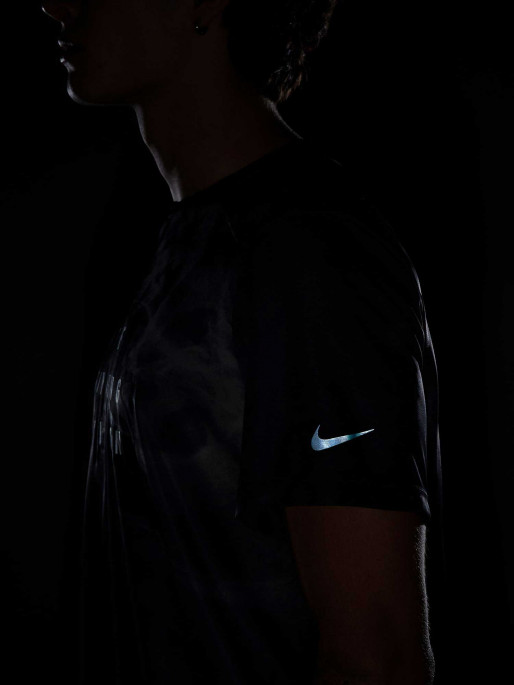 NIKE T-Shirts M NK DF RUN DVN RISE 365 SS