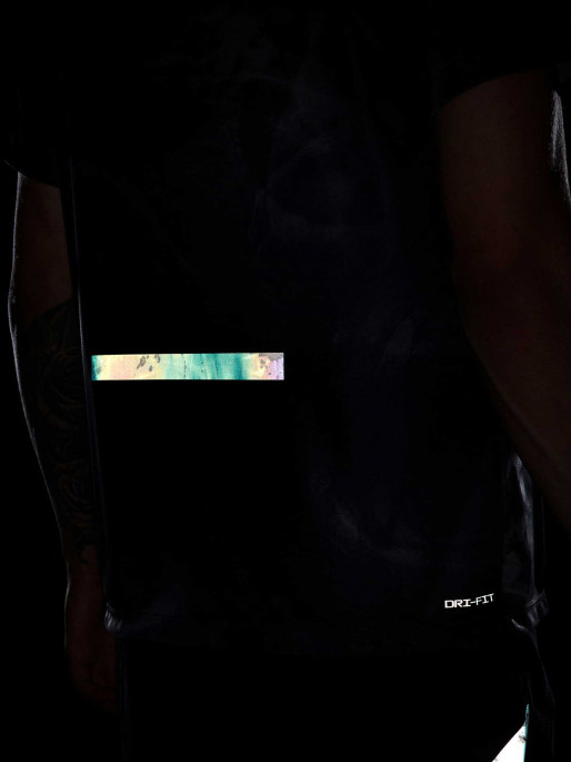 NIKE T-Shirts M NK DF RUN DVN RISE 365 SS