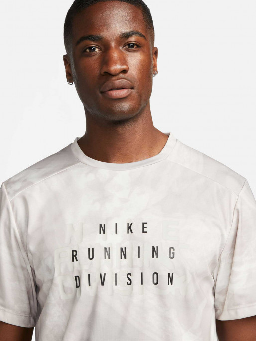 NIKE T-Shirts M NK DF RUN DVN RISE 365 SS
