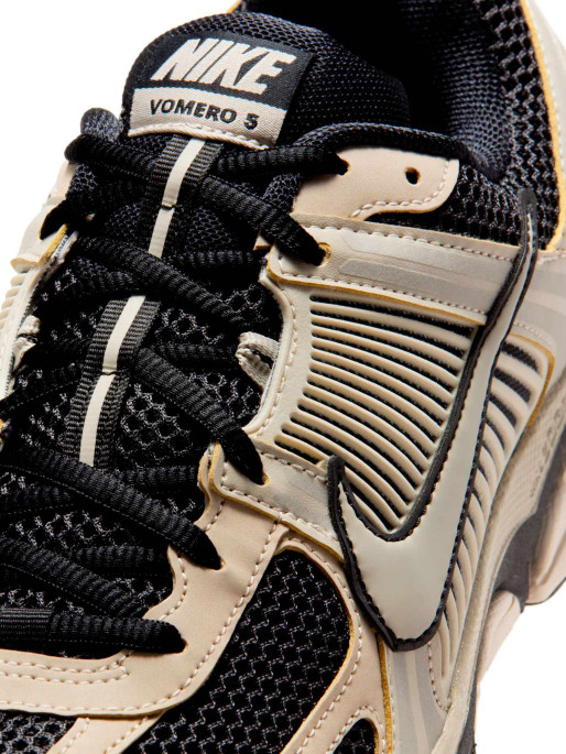 NIKE Обувки ZOOM VOMERO 5