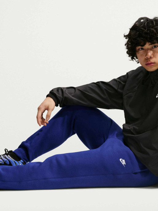 NIKE