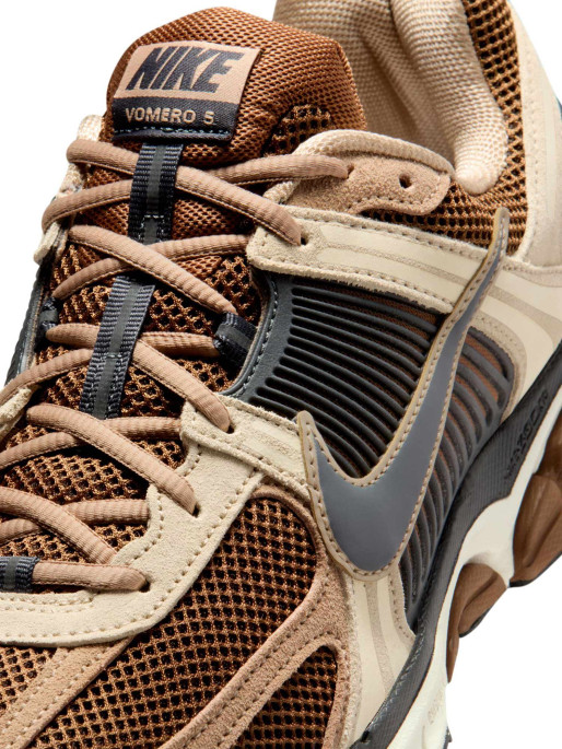 NIKE Обувки ZOOM VOMERO 5