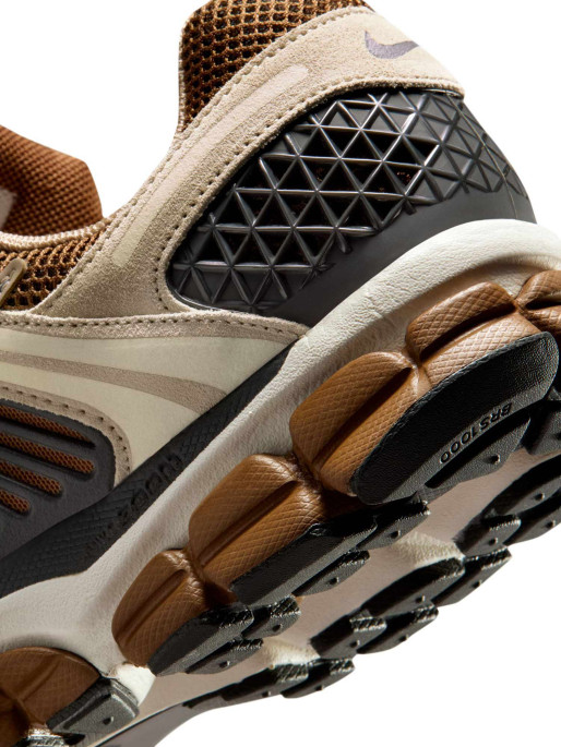 NIKE Обувки ZOOM VOMERO 5