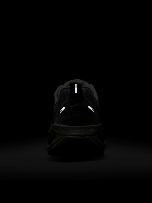 NIKE Παπούτσια VOMERO 18