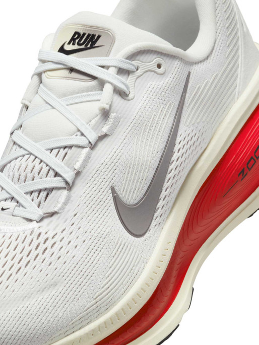 NIKE Παπούτσια VOMERO 18