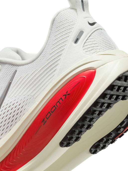 NIKE Παπούτσια VOMERO 18