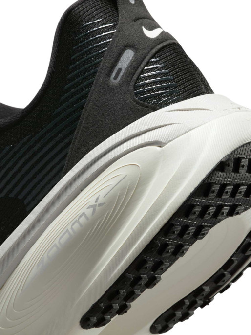 NIKE Παπούτσια VOMERO 18