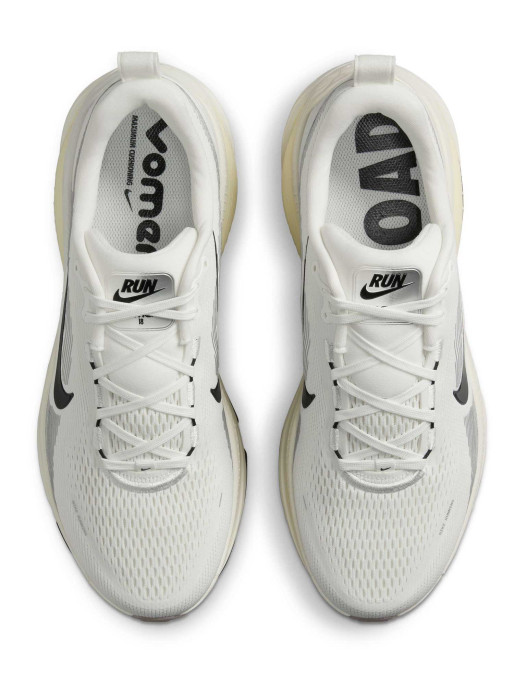 NIKE Обувки VOMERO 18