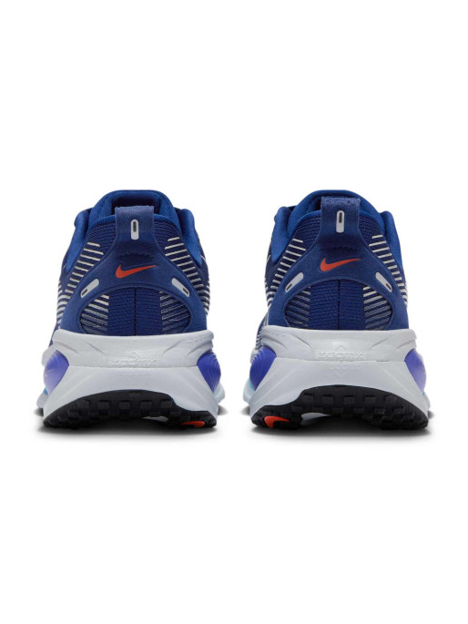 NIKE Обувки VOMERO 18