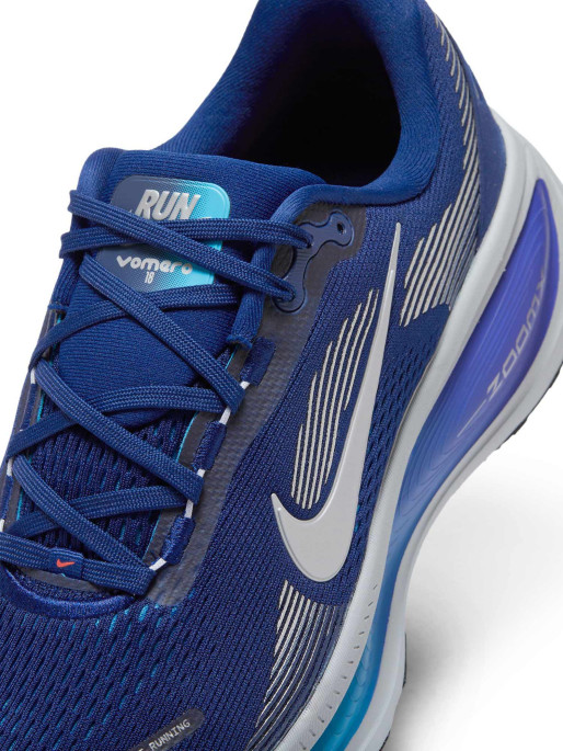 NIKE Обувки VOMERO 18