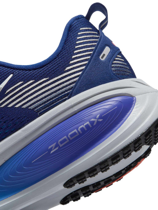 NIKE Обувки VOMERO 18