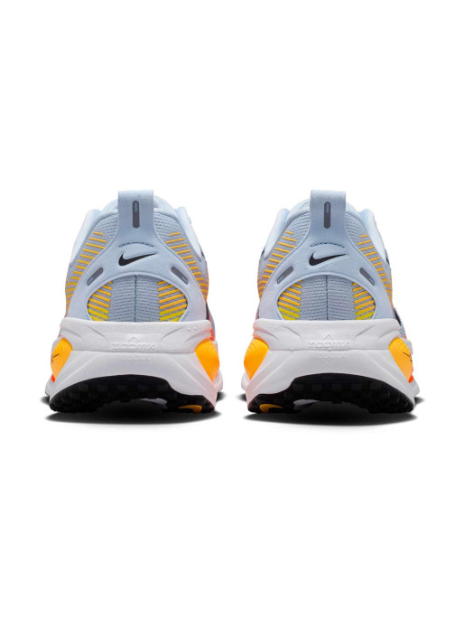 NIKE Обувки VOMERO 18