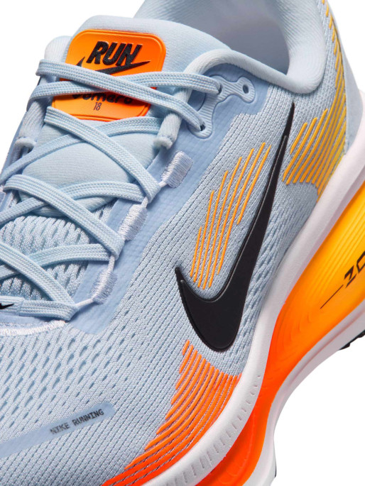 NIKE Обувки VOMERO 18
