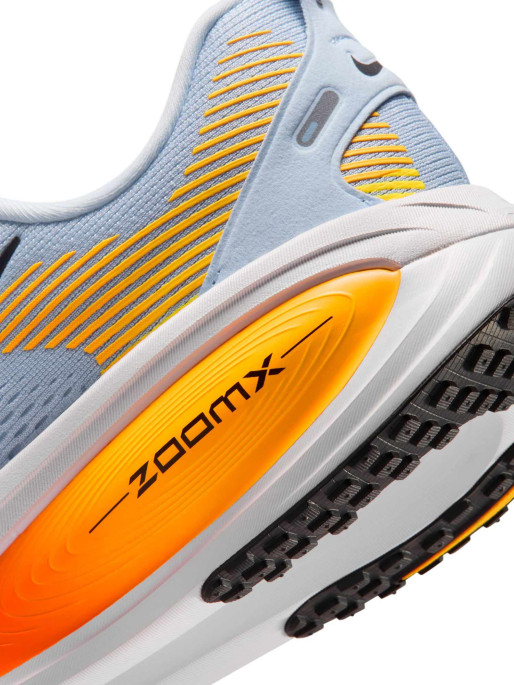 NIKE Обувки VOMERO 18