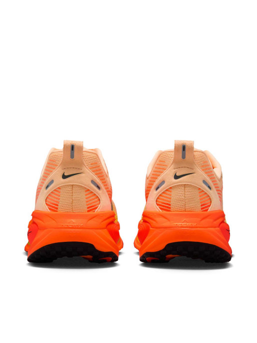 NIKE Обувки VOMERO 18