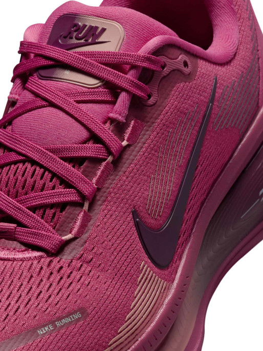 NIKE Обувки W VOMERO 18