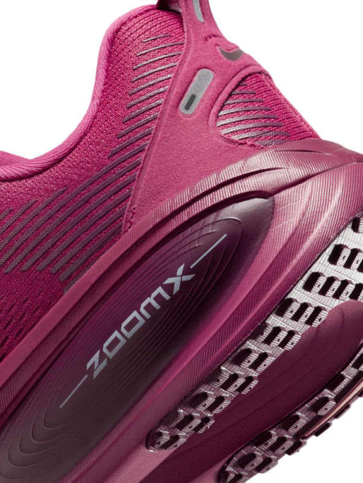 NIKE Обувки W VOMERO 18