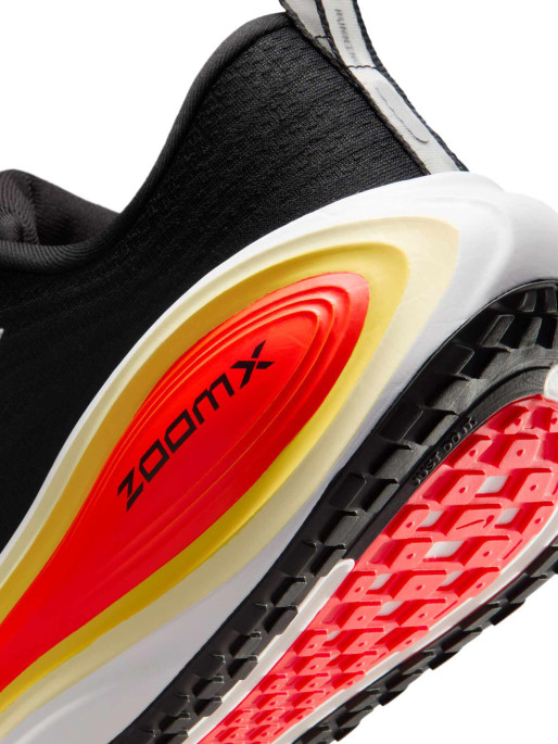 NIKE Обувки VOMERO PLUS