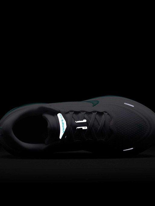 NIKE Обувки W VOMERO PLUS