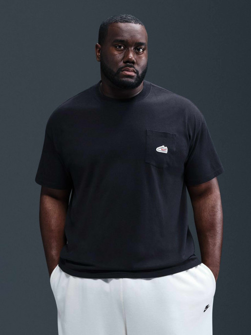 NIKE U NSW TEE M90 SNKR PTCH PKT 2