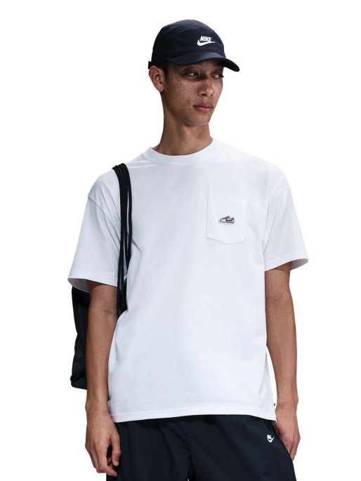 NIKE Men's U NSW Tee M90 SNKR PTCH PKT 2