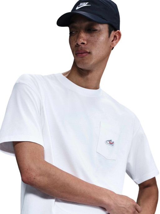 NIKE Men's U NSW Tee M90 SNKR PTCH PKT 2