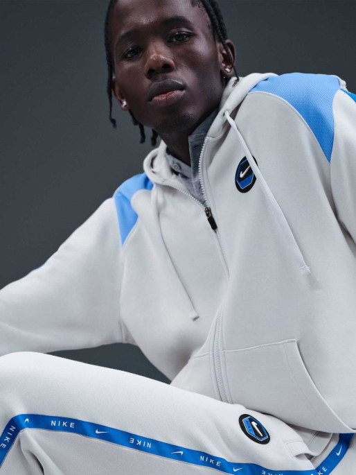 NIKE