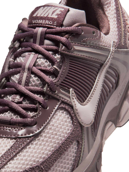 NIKE Обувки W ZOOM VOMERO 5