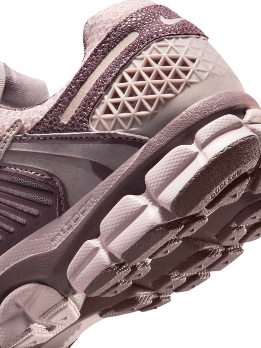 NIKE Обувки W ZOOM VOMERO 5