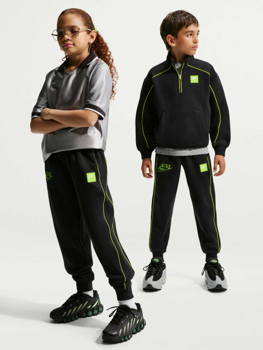NIKE