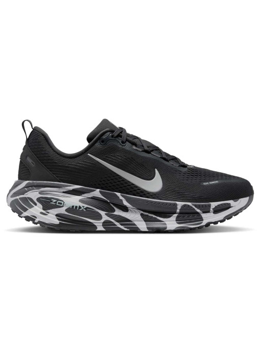 NIKE Обувки VOMERO 18