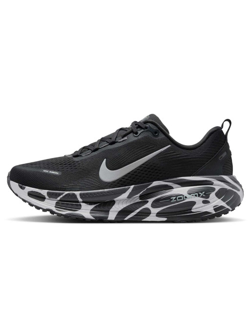 NIKE Обувки VOMERO 18