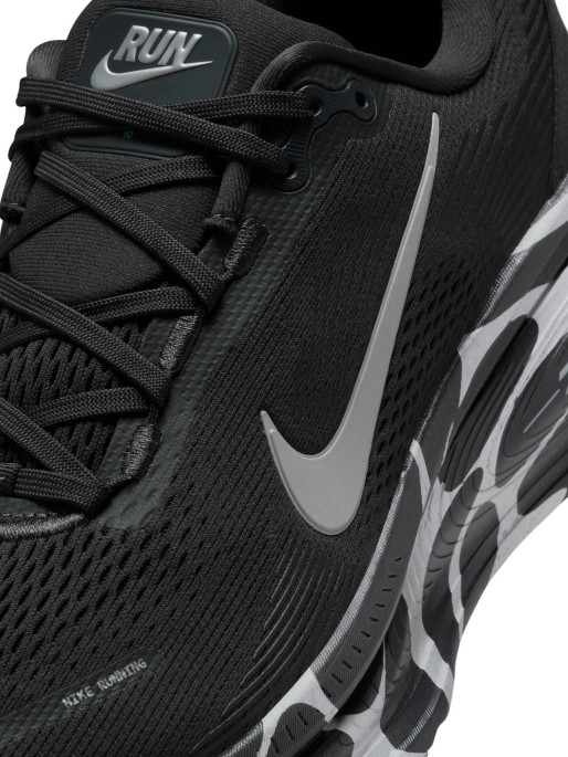 NIKE Обувки VOMERO 18