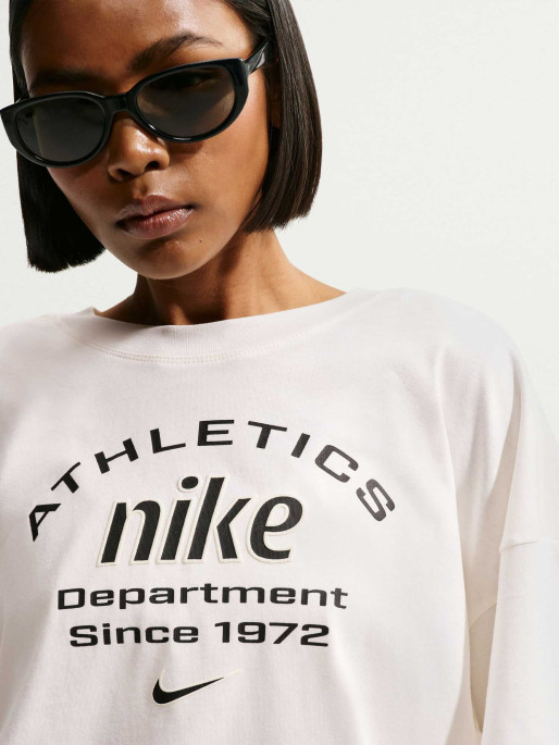 NIKE