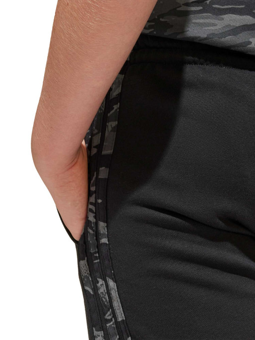 ADIDAS SPORTSWEAR Pantaloni scurti Seasonal Essentials Camo