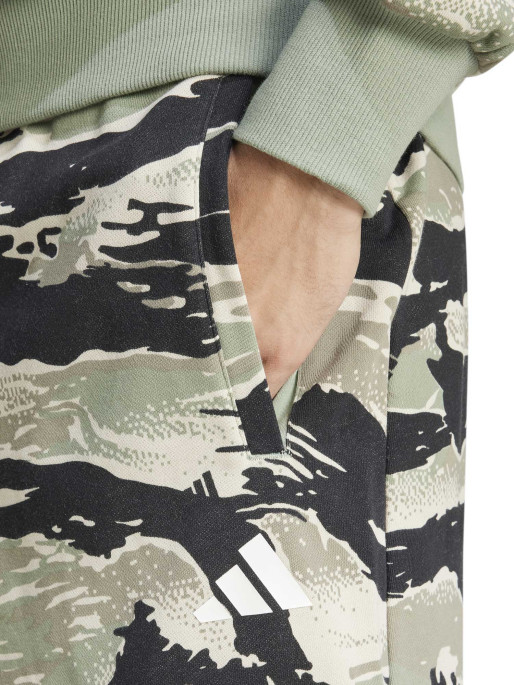 ADIDAS SPORTSWEAR Pantaloni scurti Seasonal Essentials Camo