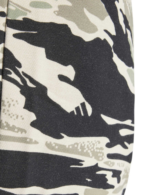 ADIDAS SPORTSWEAR Pantaloni scurti Seasonal Essentials Camo